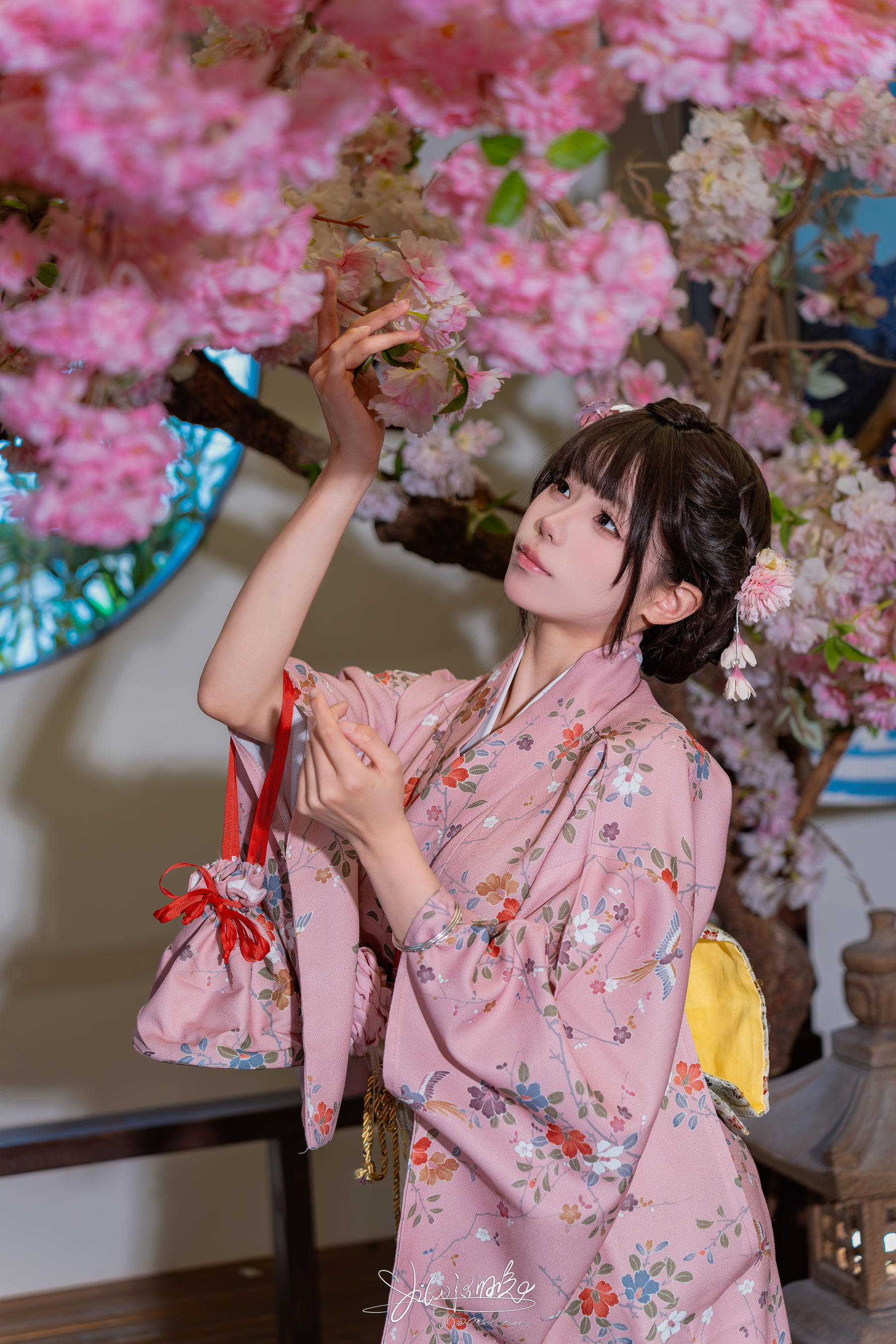 咬一口兔娘 - 温泉の女将