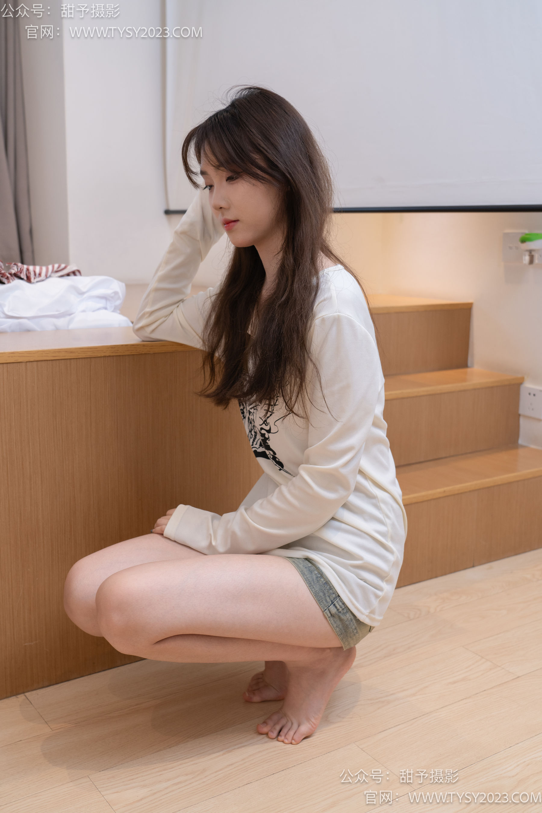 甜予摄影 No.050 璇璇 -板鞋、白棉袜、裸足、泡脚剪指甲剧情