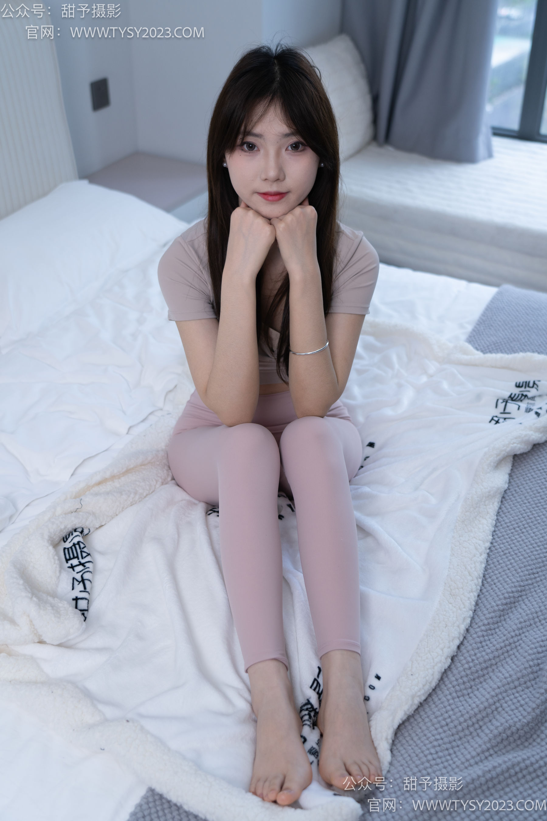 甜予摄影 No.053 璇璇 -瑜伽裤、运动鞋、白棉袜、裸足