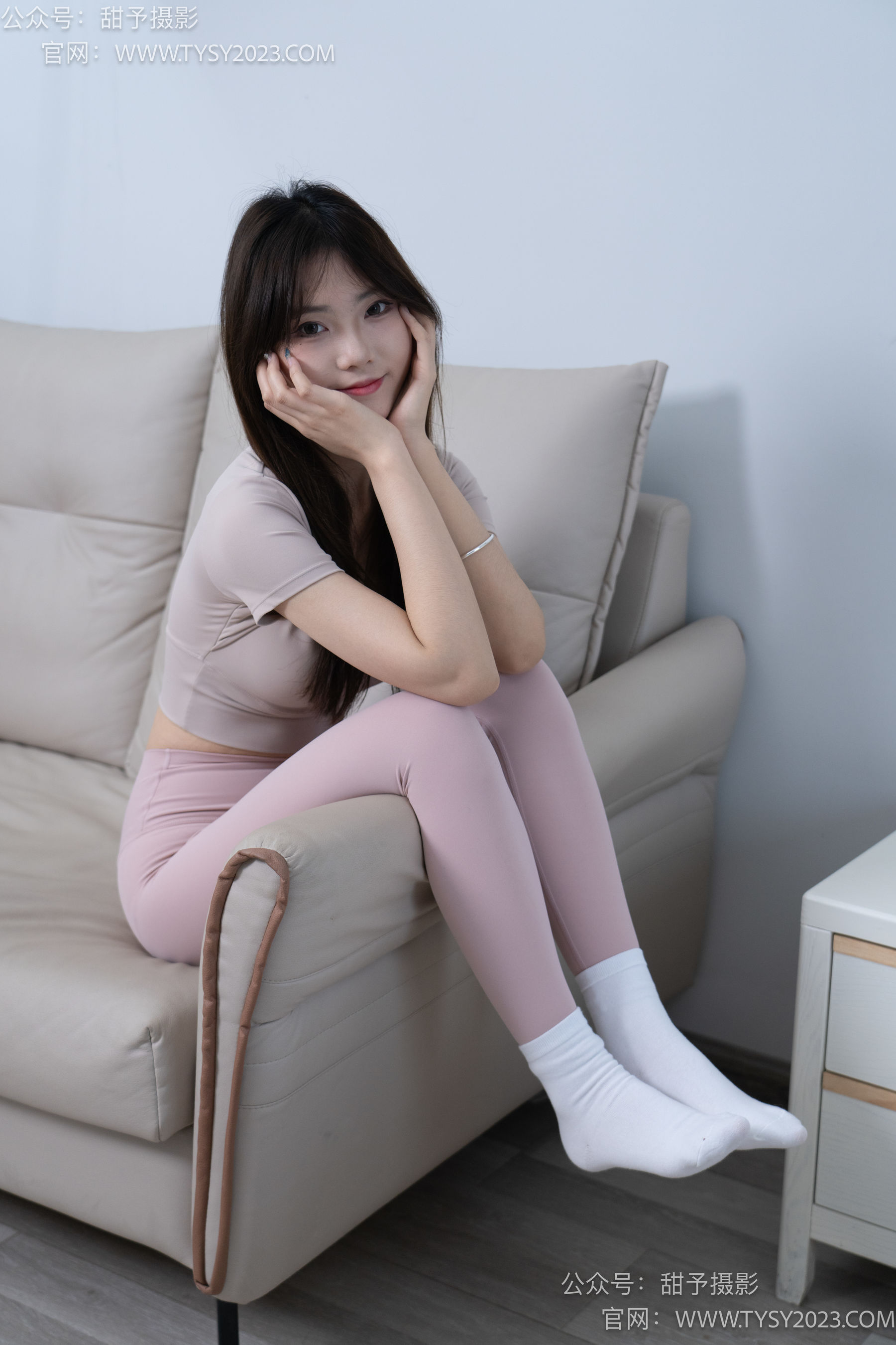 甜予摄影 No.053 璇璇 -瑜伽裤、运动鞋、白棉袜、裸足