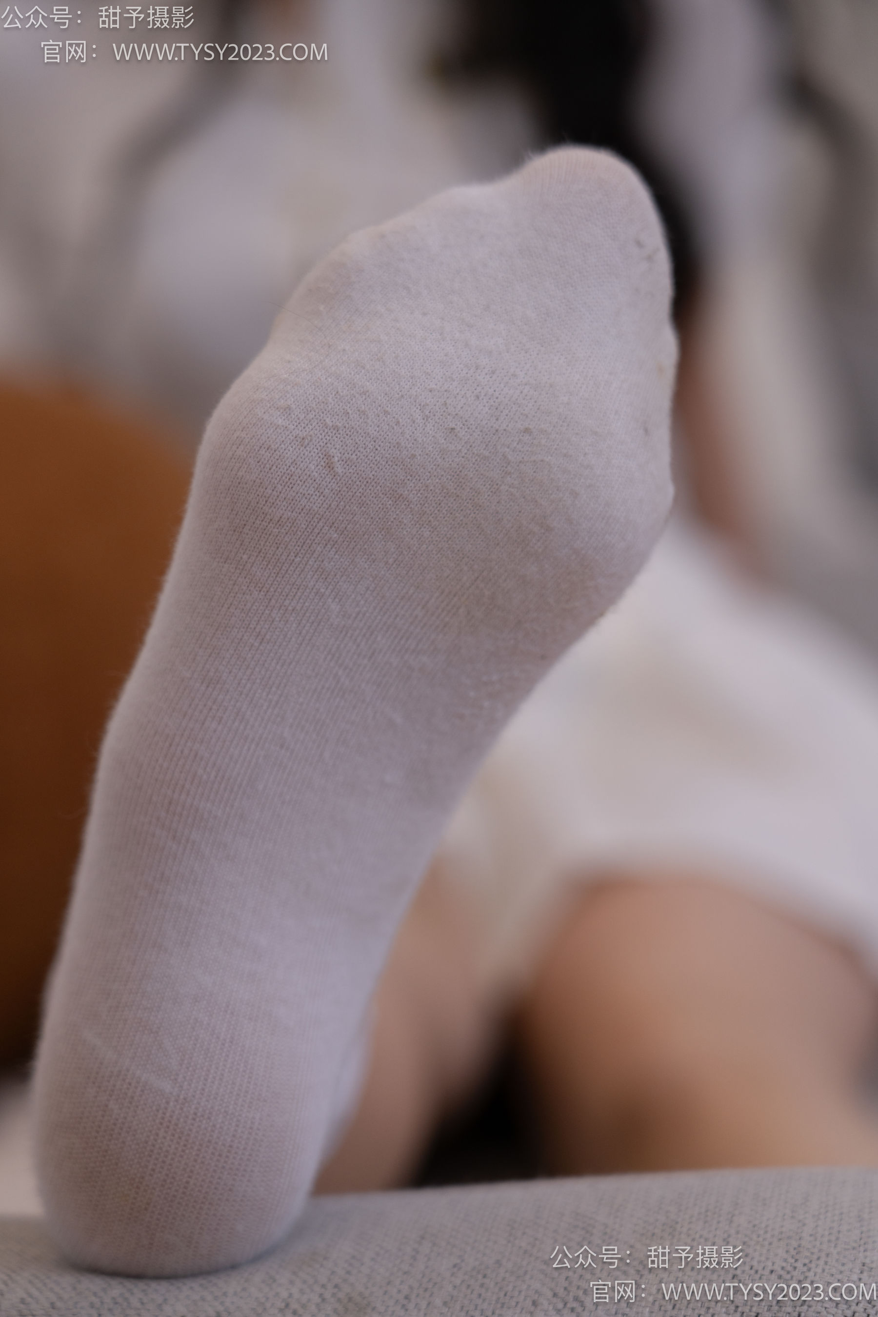 甜予摄影 No.057 鱼鱼 -制服、透明高跟鞋、自然穿脏白棉袜、裸足